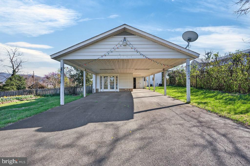 422 MECHANIC ST, LURAY, Virginia 22835, 5 Bedrooms Bedrooms, ,2 BathroomsBathrooms,Residential,422 MECHANIC ST,VAPA2006220 MLS # VAPA2006220