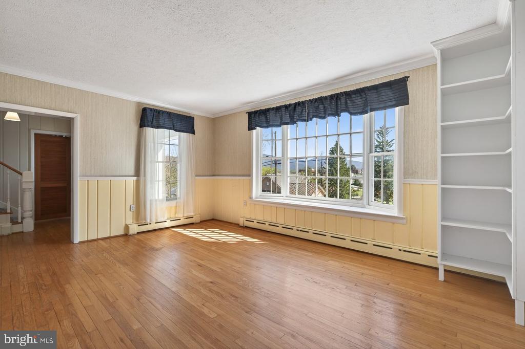 422 MECHANIC ST, LURAY, Virginia 22835, 5 Bedrooms Bedrooms, ,2 BathroomsBathrooms,Residential,422 MECHANIC ST,VAPA2006220 MLS # VAPA2006220