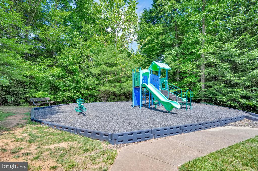 10403 BRECKENRIDGE DR, SPOTSYLVANIA, Virginia 22553, 5 Bedrooms Bedrooms, ,3 BathroomsBathrooms,Residential,10403 BRECKENRIDGE DR,VASP2040434 MLS # VASP2040434