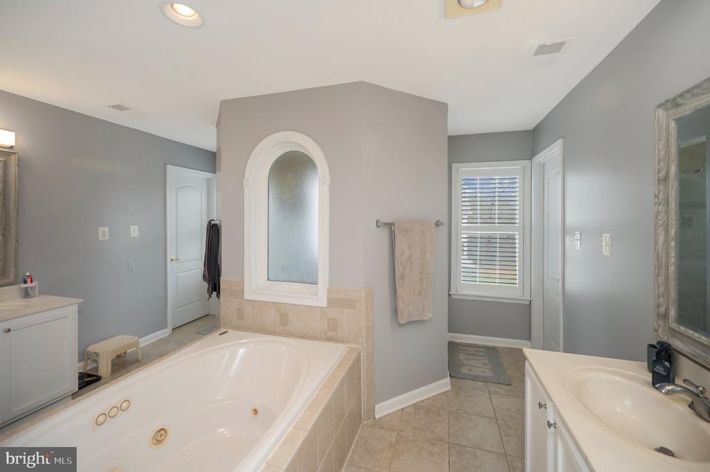 10403 BRECKENRIDGE DR, SPOTSYLVANIA, Virginia 22553, 5 Bedrooms Bedrooms, ,3 BathroomsBathrooms,Residential,10403 BRECKENRIDGE DR,VASP2040434 MLS # VASP2040434