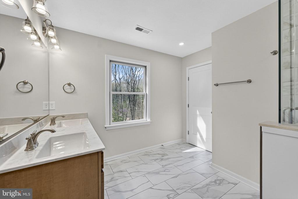 16416 MOUNTAIN RUN LN, CULPEPER, Virginia 22701, 5 Bedrooms Bedrooms, ,4 BathroomsBathrooms,Residential,16416 MOUNTAIN RUN LN,VACU2013016 MLS # VACU2013016