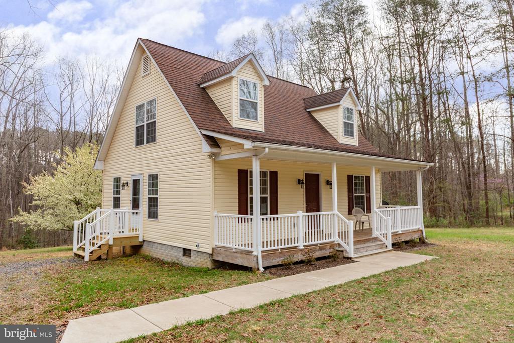 8401 SEAYS RD, SPOTSYLVANIA, Virginia 22551, 4 Bedrooms Bedrooms, ,2 BathroomsBathrooms,Residential,8401 SEAYS RD,VASP2040460 MLS # VASP2040460