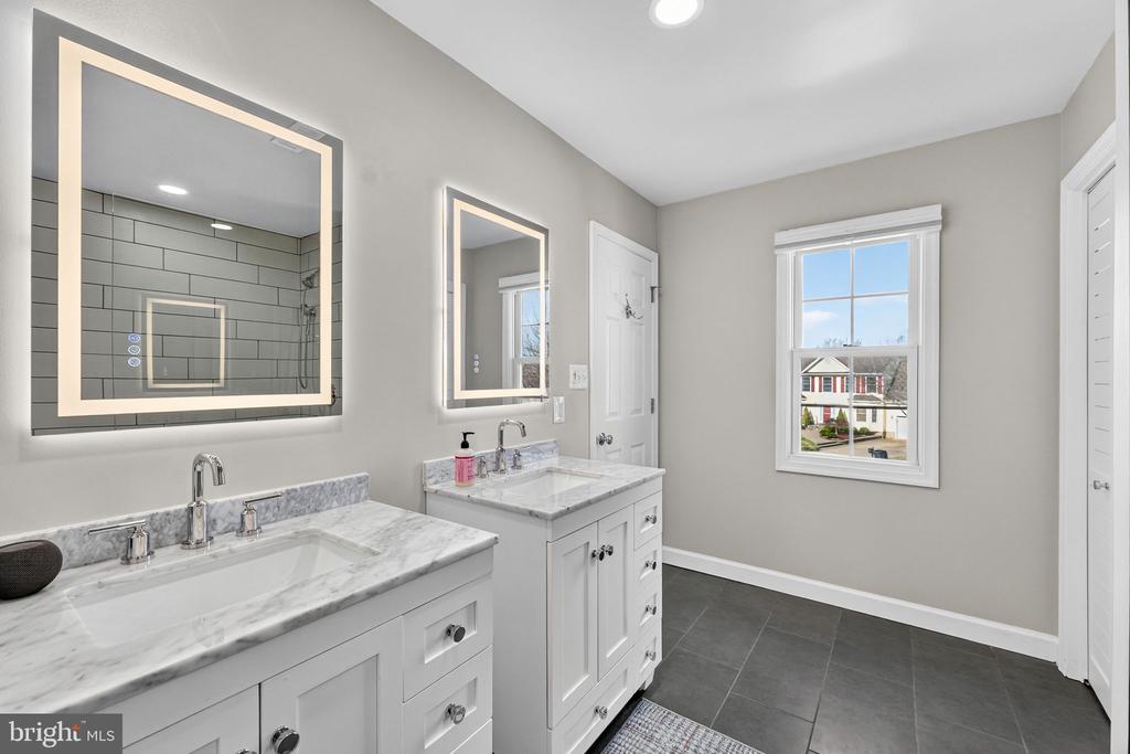 233 BREEZEWOOD DR, WARRENTON, Virginia 20186, 3 Bedrooms Bedrooms, ,3 BathroomsBathrooms,Residential,233 BREEZEWOOD DR,VAFQ2021242 MLS # VAFQ2021242