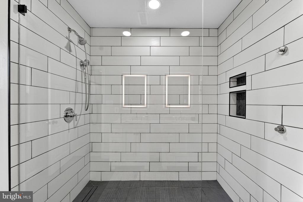 233 BREEZEWOOD DR, WARRENTON, Virginia 20186, 3 Bedrooms Bedrooms, ,3 BathroomsBathrooms,Residential,233 BREEZEWOOD DR,VAFQ2021242 MLS # VAFQ2021242