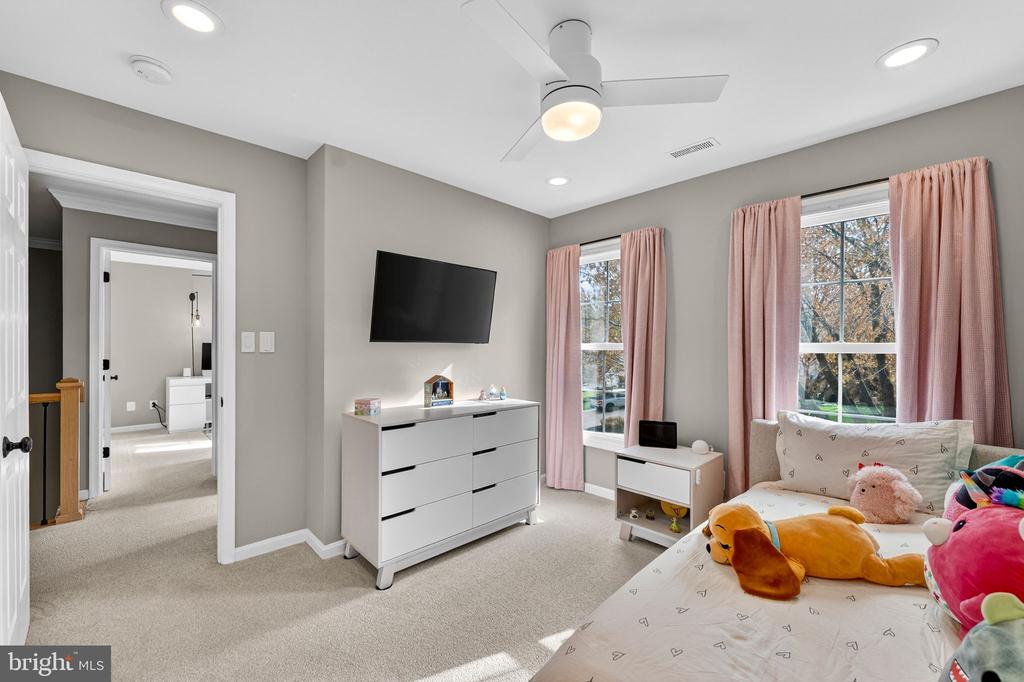 233 BREEZEWOOD DR, WARRENTON, Virginia 20186, 3 Bedrooms Bedrooms, ,3 BathroomsBathrooms,Residential,233 BREEZEWOOD DR,VAFQ2021242 MLS # VAFQ2021242