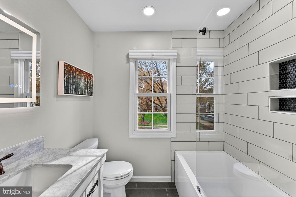 233 BREEZEWOOD DR, WARRENTON, Virginia 20186, 3 Bedrooms Bedrooms, ,3 BathroomsBathrooms,Residential,233 BREEZEWOOD DR,VAFQ2021242 MLS # VAFQ2021242