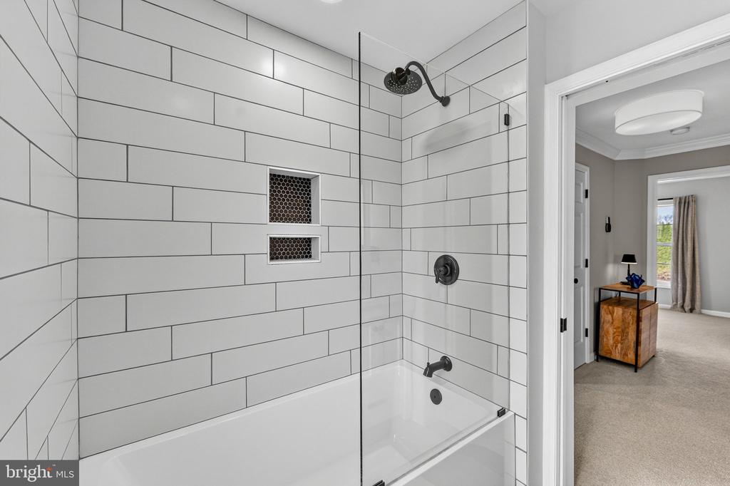 233 BREEZEWOOD DR, WARRENTON, Virginia 20186, 3 Bedrooms Bedrooms, ,3 BathroomsBathrooms,Residential,233 BREEZEWOOD DR,VAFQ2021242 MLS # VAFQ2021242