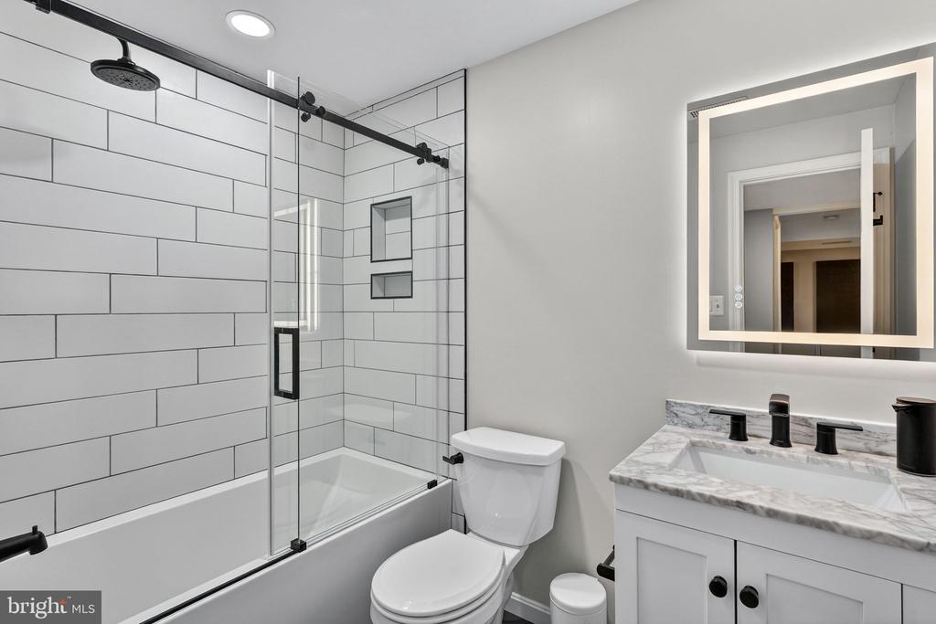 233 BREEZEWOOD DR, WARRENTON, Virginia 20186, 3 Bedrooms Bedrooms, ,3 BathroomsBathrooms,Residential,233 BREEZEWOOD DR,VAFQ2021242 MLS # VAFQ2021242