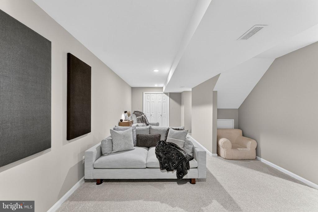 233 BREEZEWOOD DR, WARRENTON, Virginia 20186, 3 Bedrooms Bedrooms, ,3 BathroomsBathrooms,Residential,233 BREEZEWOOD DR,VAFQ2021242 MLS # VAFQ2021242