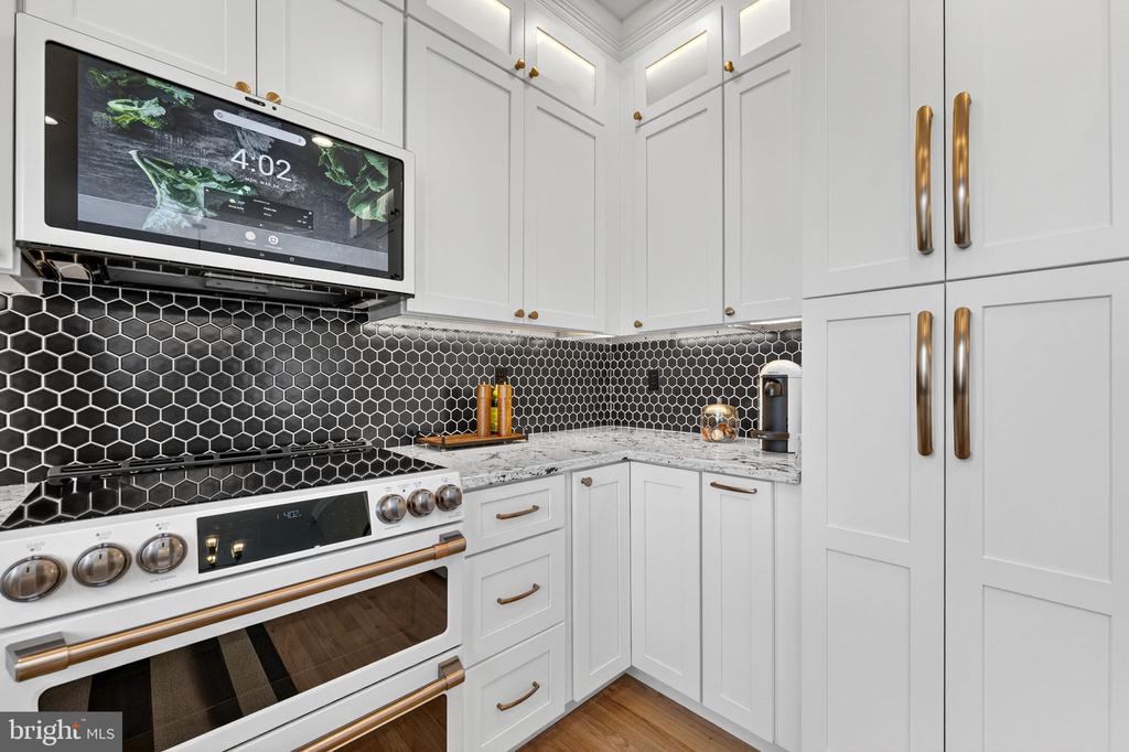 233 BREEZEWOOD DR, WARRENTON, Virginia 20186, 3 Bedrooms Bedrooms, ,3 BathroomsBathrooms,Residential,233 BREEZEWOOD DR,VAFQ2021242 MLS # VAFQ2021242