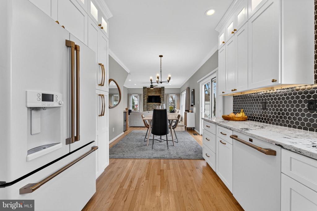 233 BREEZEWOOD DR, WARRENTON, Virginia 20186, 3 Bedrooms Bedrooms, ,3 BathroomsBathrooms,Residential,233 BREEZEWOOD DR,VAFQ2021242 MLS # VAFQ2021242