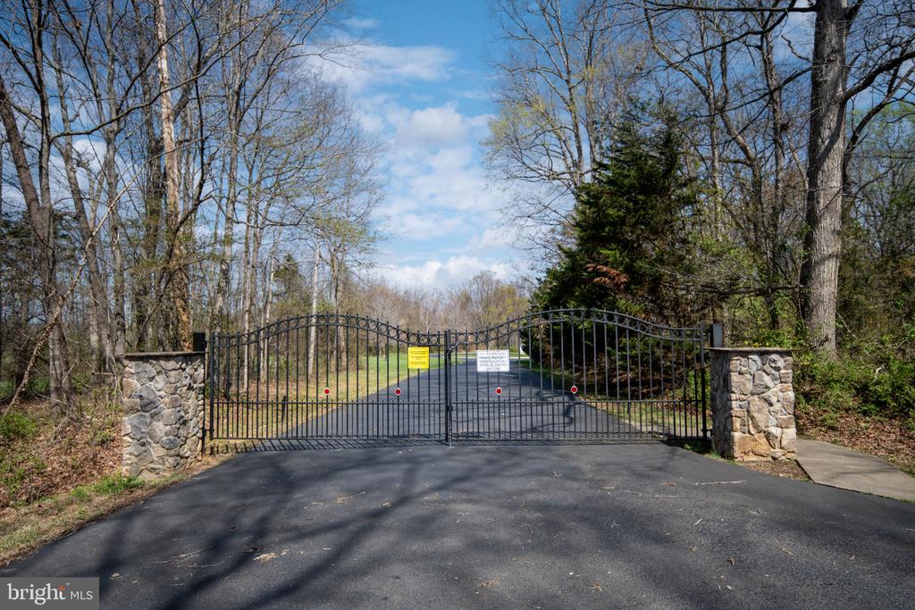 10752 BRIDLEREIN COURT, SPOTSYLVANIA, Virginia 22553, 4 Bedrooms Bedrooms, ,2 BathroomsBathrooms,Residential,10752 BRIDLEREIN COURT,VASP2040532 MLS # VASP2040532