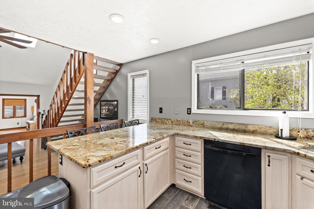 128 HARRISON CIR, LOCUST GROVE, Virginia 22508, 5 Bedrooms Bedrooms, ,3 BathroomsBathrooms,Residential,128 HARRISON CIR,VAOR2013626 MLS # VAOR2013626