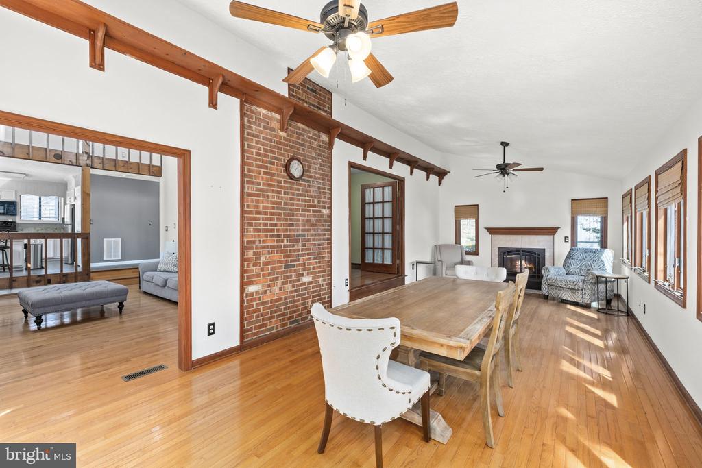 128 HARRISON CIR, LOCUST GROVE, Virginia 22508, 5 Bedrooms Bedrooms, ,3 BathroomsBathrooms,Residential,128 HARRISON CIR,VAOR2013626 MLS # VAOR2013626