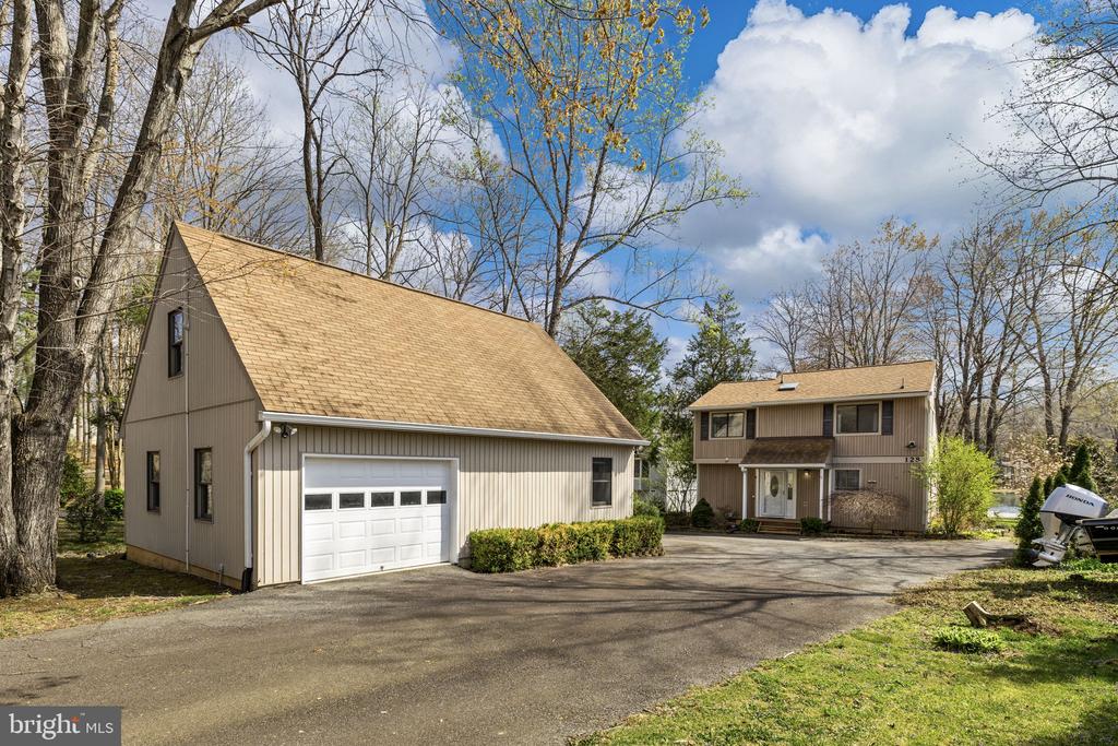 128 HARRISON CIR, LOCUST GROVE, Virginia 22508, 5 Bedrooms Bedrooms, ,3 BathroomsBathrooms,Residential,128 HARRISON CIR,VAOR2013626 MLS # VAOR2013626