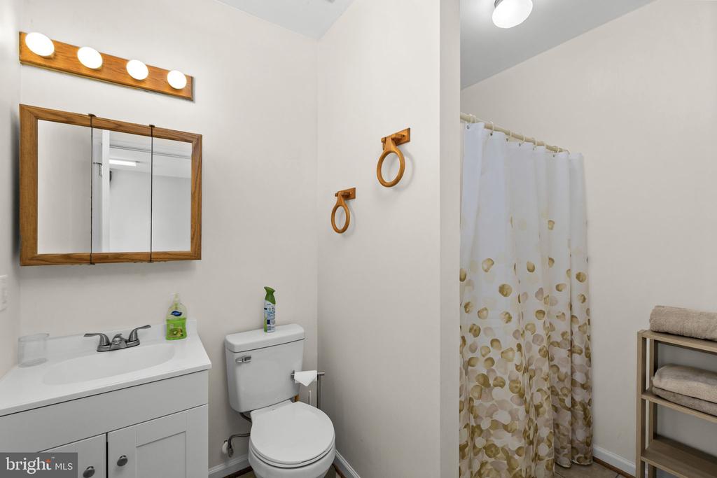 128 HARRISON CIR, LOCUST GROVE, Virginia 22508, 5 Bedrooms Bedrooms, ,3 BathroomsBathrooms,Residential,128 HARRISON CIR,VAOR2013626 MLS # VAOR2013626