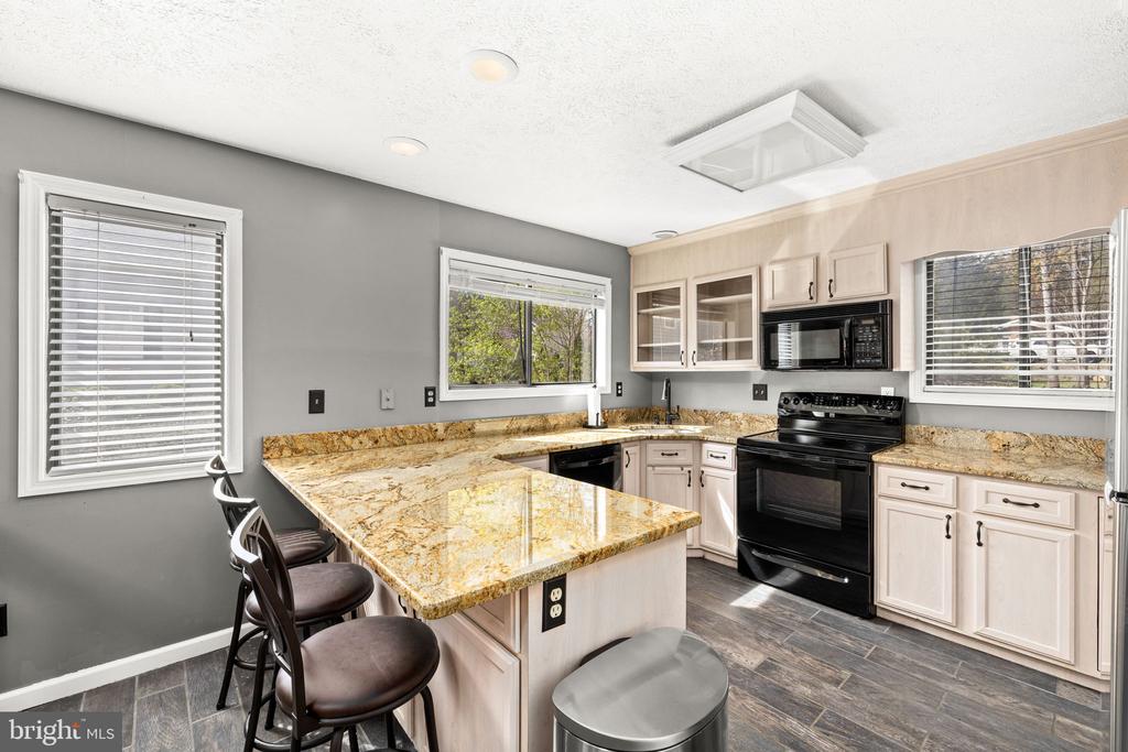 128 HARRISON CIR, LOCUST GROVE, Virginia 22508, 5 Bedrooms Bedrooms, ,3 BathroomsBathrooms,Residential,128 HARRISON CIR,VAOR2013626 MLS # VAOR2013626