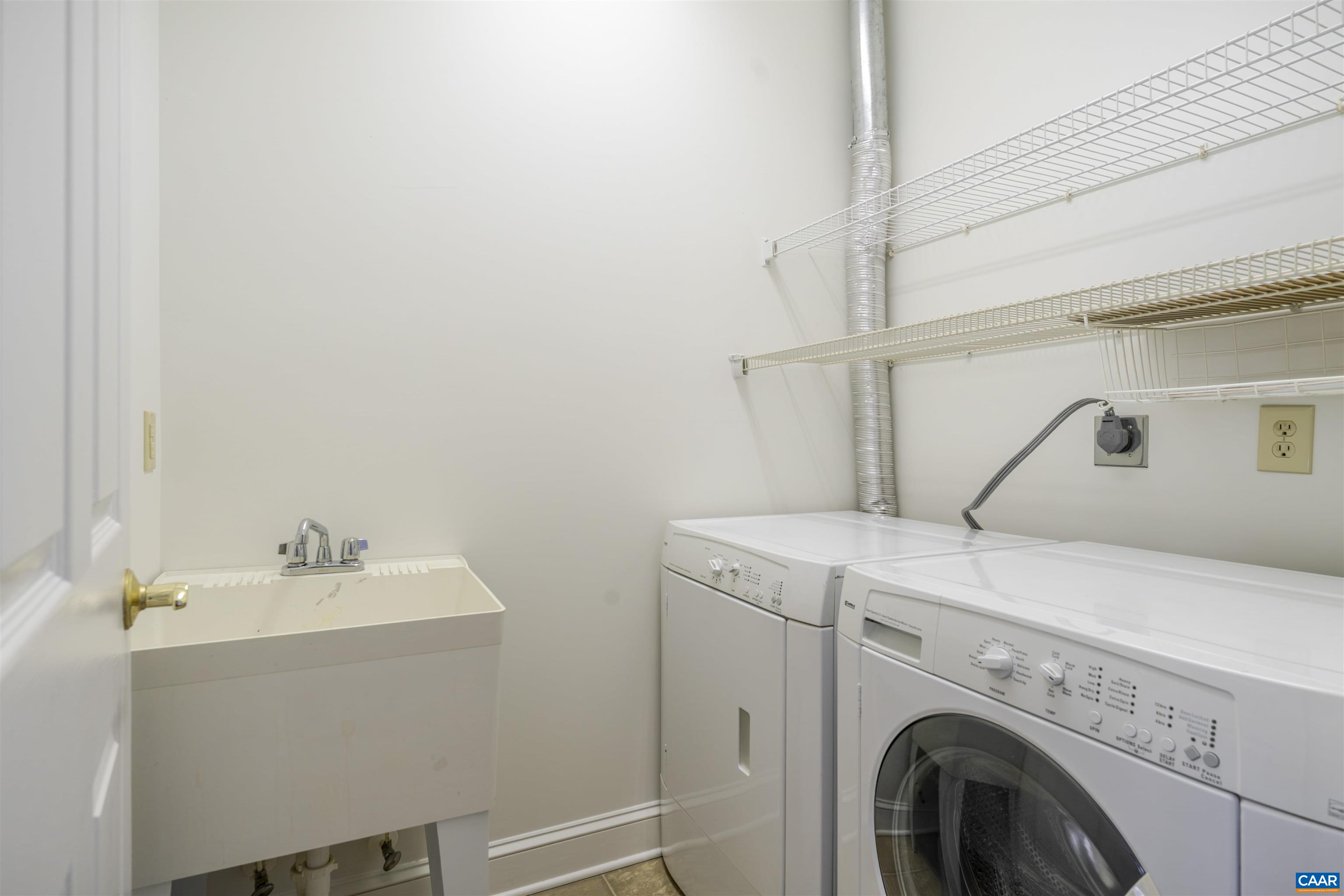 1362 PANTOPS COTTAGE CT, CHARLOTTESVILLE, Virginia 22911, 3 Bedrooms Bedrooms, ,2 BathroomsBathrooms,Residential,1362 PANTOPS COTTAGE CT,673962 MLS # 673962