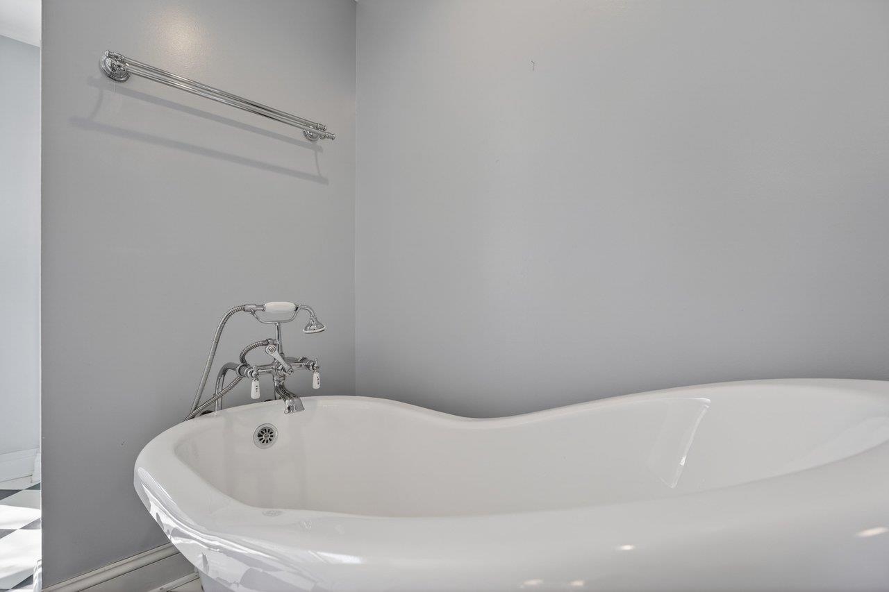 422 MECHANIC ST, LURAY, Virginia 22835, 5 Bedrooms Bedrooms, ,2 BathroomsBathrooms,Residential,422 MECHANIC ST,675081 MLS # 675081