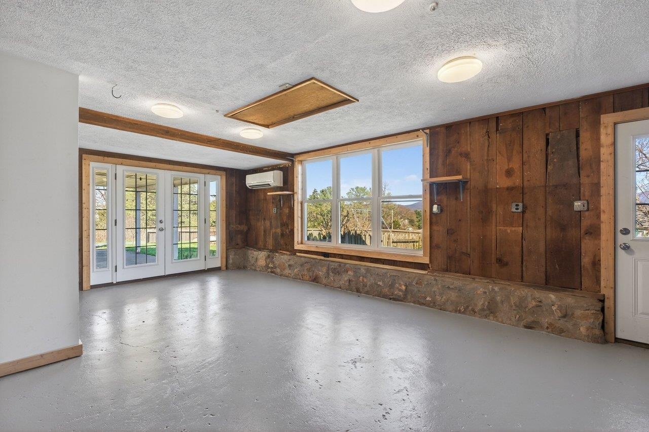 422 MECHANIC ST, LURAY, Virginia 22835, 5 Bedrooms Bedrooms, ,2 BathroomsBathrooms,Residential,422 MECHANIC ST,675081 MLS # 675081