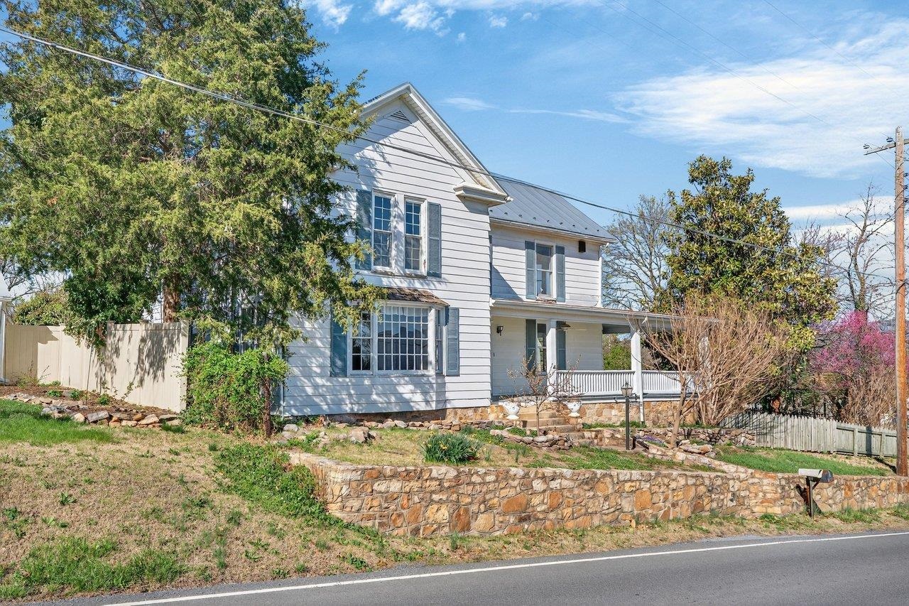 422 MECHANIC ST, LURAY, Virginia 22835, 5 Bedrooms Bedrooms, ,2 BathroomsBathrooms,Residential,422 MECHANIC ST,675081 MLS # 675081