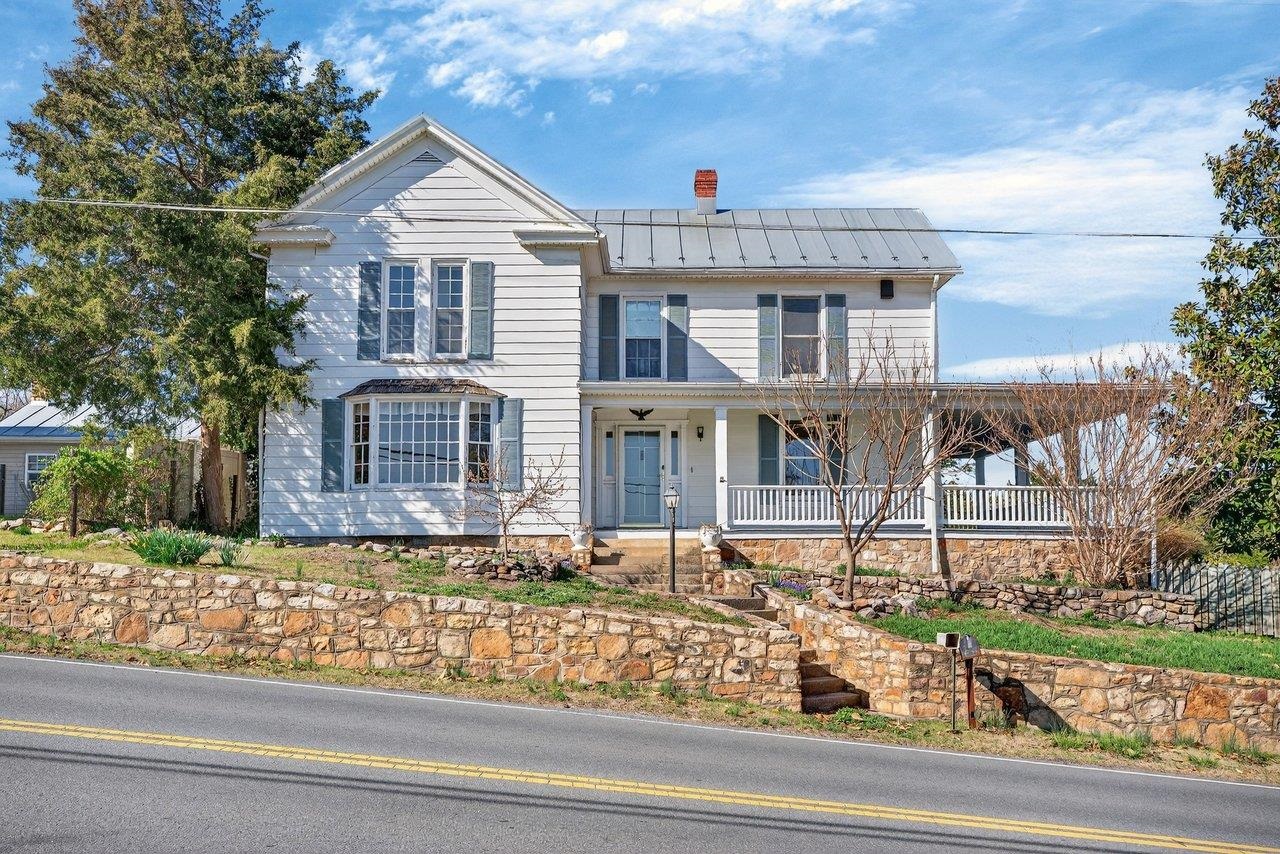 422 MECHANIC ST, LURAY, Virginia 22835, 5 Bedrooms Bedrooms, ,2 BathroomsBathrooms,Residential,422 MECHANIC ST,675081 MLS # 675081