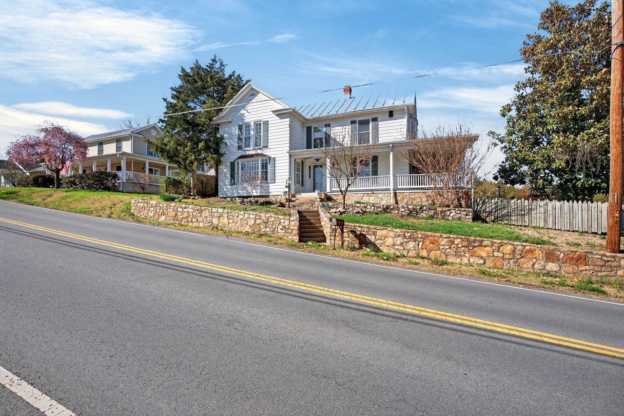 422 MECHANIC ST, LURAY, Virginia 22835, 5 Bedrooms Bedrooms, ,2 BathroomsBathrooms,Residential,422 MECHANIC ST,675081 MLS # 675081