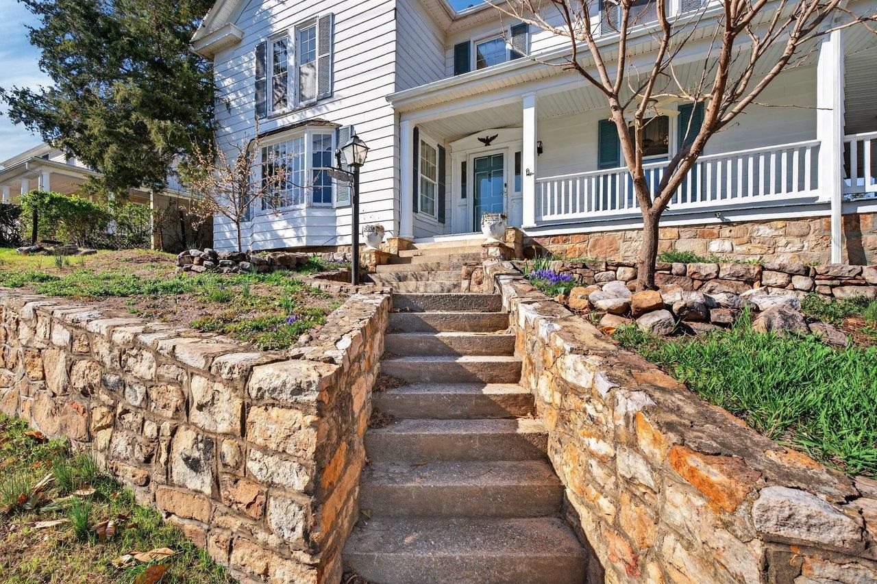 422 MECHANIC ST, LURAY, Virginia 22835, 5 Bedrooms Bedrooms, ,2 BathroomsBathrooms,Residential,422 MECHANIC ST,675081 MLS # 675081