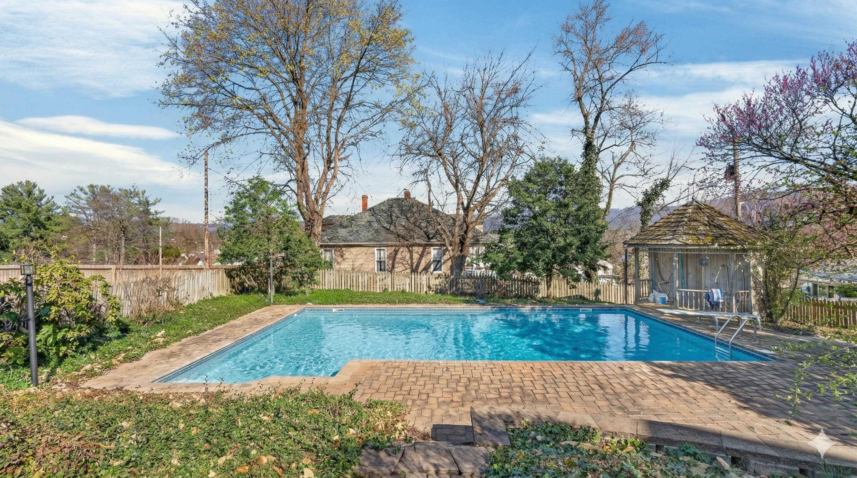 422 MECHANIC ST, LURAY, Virginia 22835, 5 Bedrooms Bedrooms, ,2 BathroomsBathrooms,Residential,422 MECHANIC ST,675081 MLS # 675081