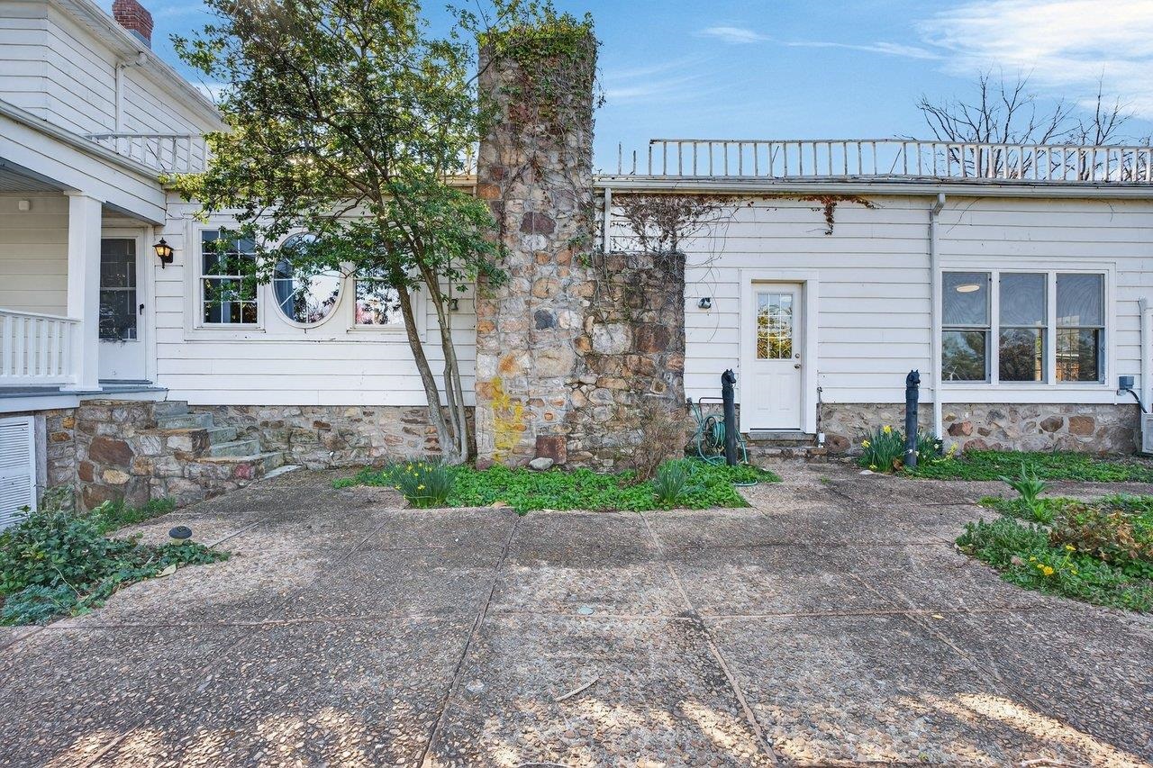 422 MECHANIC ST, LURAY, Virginia 22835, 5 Bedrooms Bedrooms, ,2 BathroomsBathrooms,Residential,422 MECHANIC ST,675081 MLS # 675081