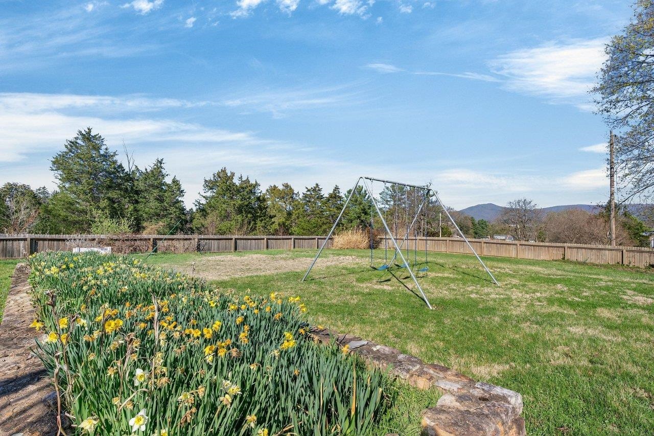 422 MECHANIC ST, LURAY, Virginia 22835, 5 Bedrooms Bedrooms, ,2 BathroomsBathrooms,Residential,422 MECHANIC ST,675081 MLS # 675081