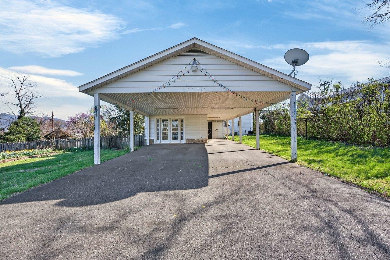 422 MECHANIC ST, LURAY, Virginia 22835, 5 Bedrooms Bedrooms, ,2 BathroomsBathrooms,Residential,422 MECHANIC ST,675081 MLS # 675081