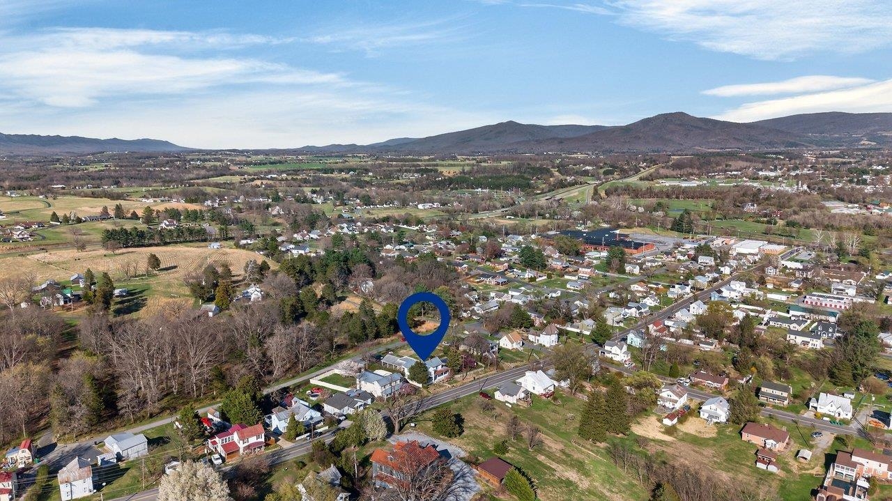 422 MECHANIC ST, LURAY, Virginia 22835, 5 Bedrooms Bedrooms, ,2 BathroomsBathrooms,Residential,422 MECHANIC ST,675081 MLS # 675081