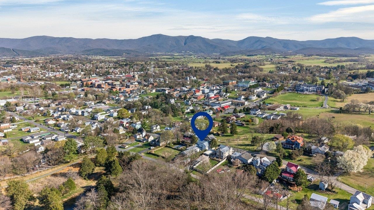 422 MECHANIC ST, LURAY, Virginia 22835, 5 Bedrooms Bedrooms, ,2 BathroomsBathrooms,Residential,422 MECHANIC ST,675081 MLS # 675081