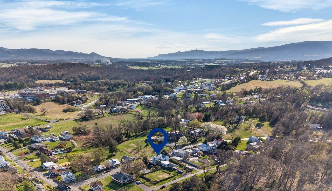 422 MECHANIC ST, LURAY, Virginia 22835, 5 Bedrooms Bedrooms, ,2 BathroomsBathrooms,Residential,422 MECHANIC ST,675081 MLS # 675081