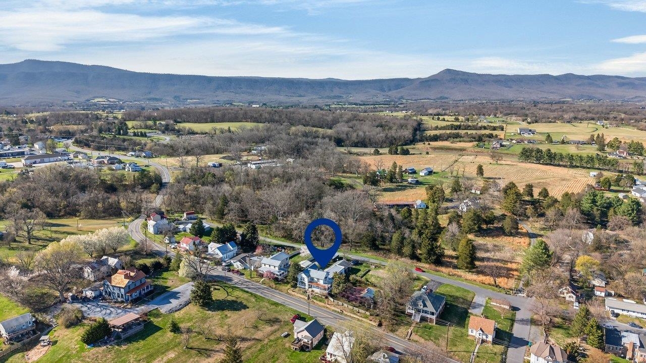 422 MECHANIC ST, LURAY, Virginia 22835, 5 Bedrooms Bedrooms, ,2 BathroomsBathrooms,Residential,422 MECHANIC ST,675081 MLS # 675081