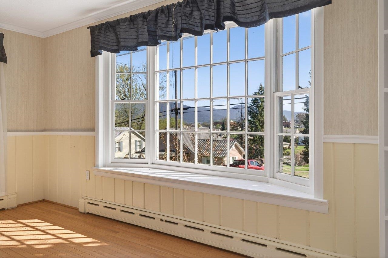 422 MECHANIC ST, LURAY, Virginia 22835, 5 Bedrooms Bedrooms, ,2 BathroomsBathrooms,Residential,422 MECHANIC ST,675081 MLS # 675081