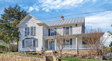 422 MECHANIC ST, LURAY, Virginia 22835, 5 Bedrooms Bedrooms, ,2 BathroomsBathrooms,Residential,422 MECHANIC ST,675081 MLS # 675081