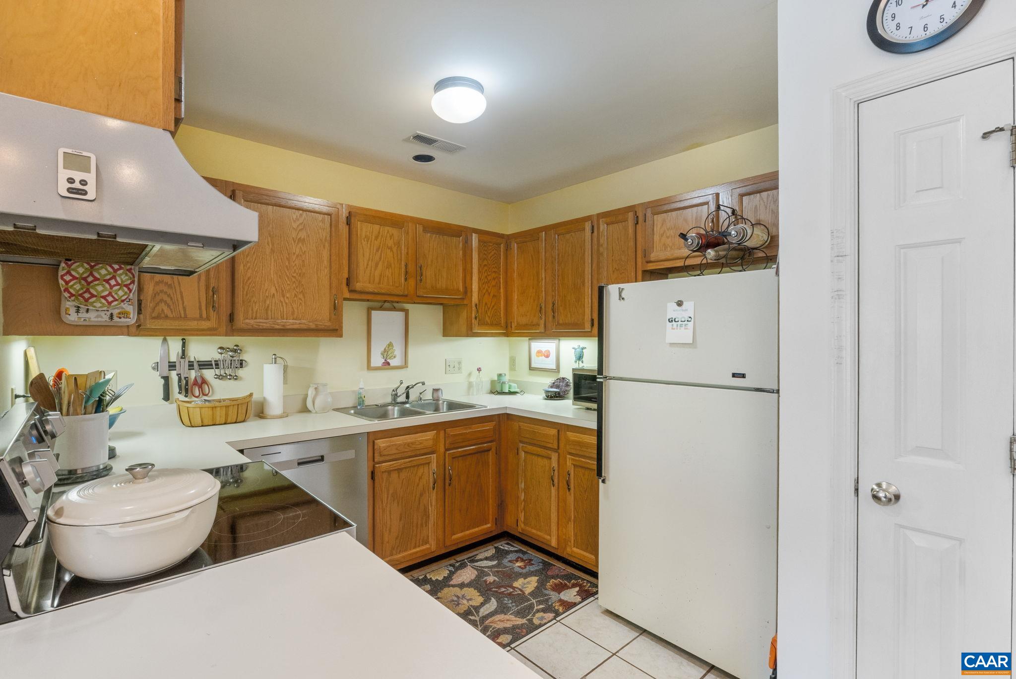 1 RIDGEVIEW CIR, CHARLOTTESVILLE, Virginia 22902, 3 Bedrooms Bedrooms, ,2 BathroomsBathrooms,Residential,1 RIDGEVIEW CIR,675133 MLS # 675133