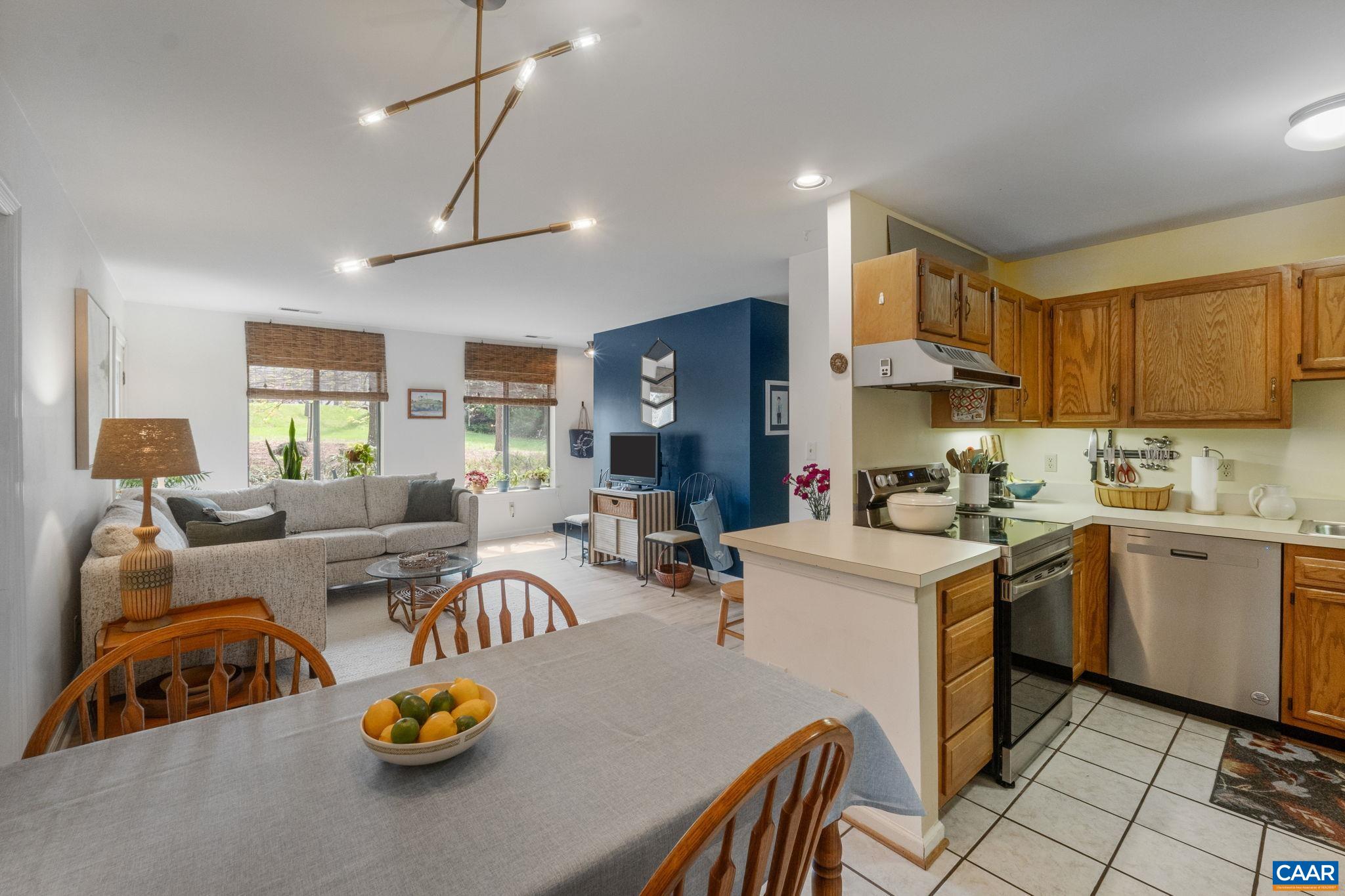 1 RIDGEVIEW CIR, CHARLOTTESVILLE, Virginia 22902, 3 Bedrooms Bedrooms, ,2 BathroomsBathrooms,Residential,1 RIDGEVIEW CIR,675133 MLS # 675133