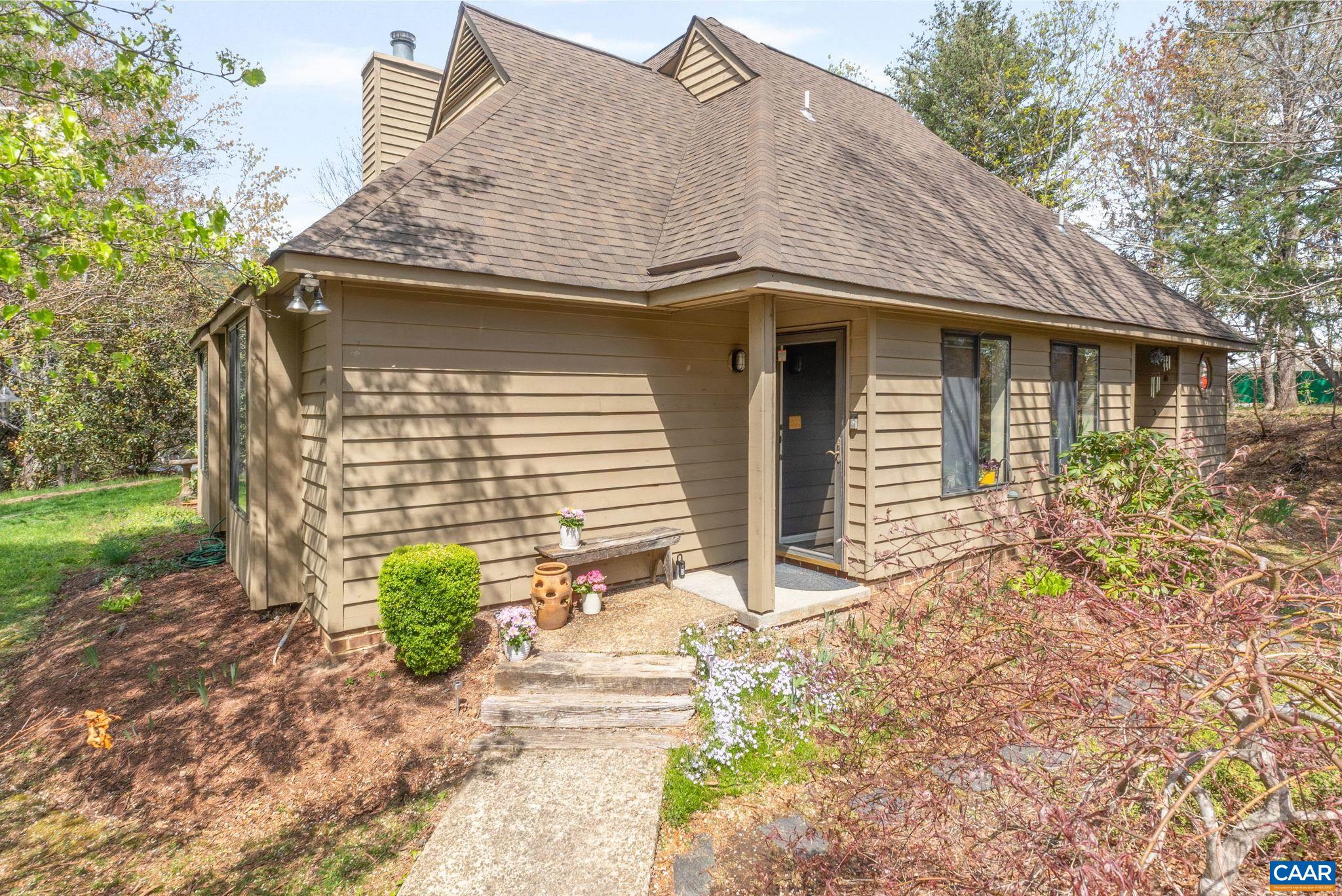 1 RIDGEVIEW CIR, CHARLOTTESVILLE, Virginia 22902, 3 Bedrooms Bedrooms, ,2 BathroomsBathrooms,Residential,1 RIDGEVIEW CIR,675133 MLS # 675133