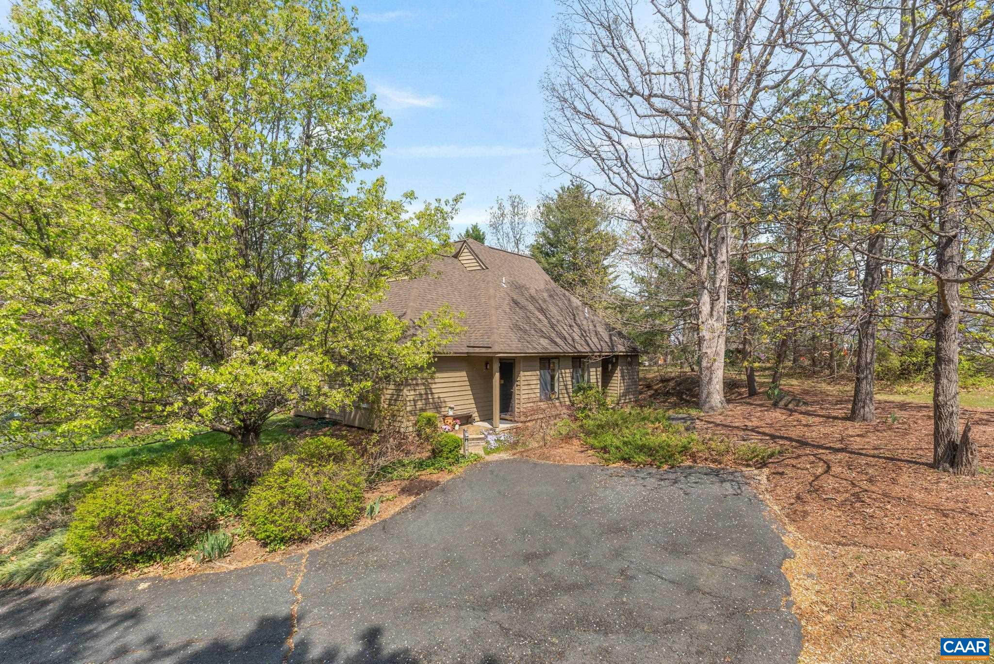 1 RIDGEVIEW CIR, CHARLOTTESVILLE, Virginia 22902, 3 Bedrooms Bedrooms, ,2 BathroomsBathrooms,Residential,1 RIDGEVIEW CIR,675133 MLS # 675133