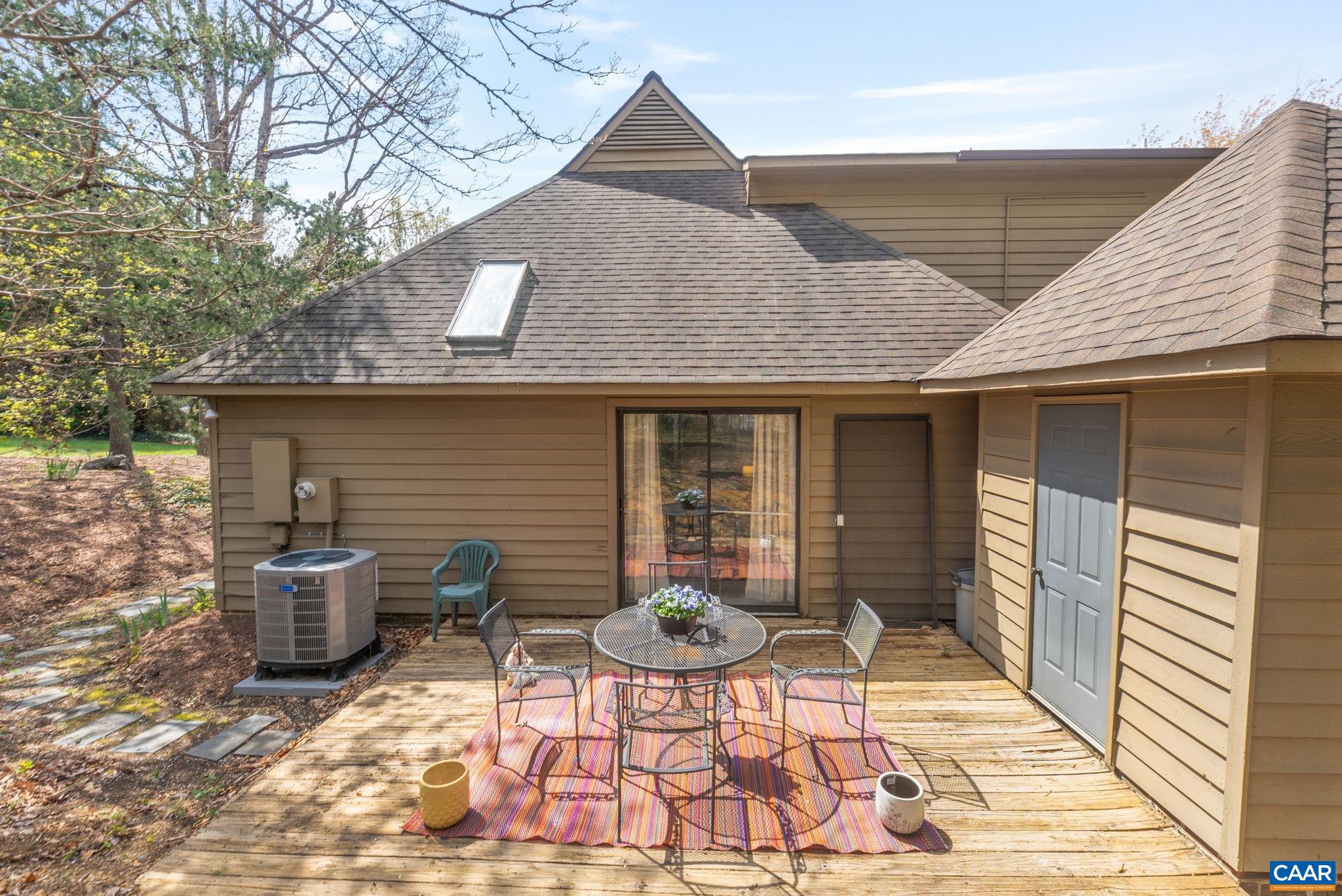 1 RIDGEVIEW CIR, CHARLOTTESVILLE, Virginia 22902, 3 Bedrooms Bedrooms, ,2 BathroomsBathrooms,Residential,1 RIDGEVIEW CIR,675133 MLS # 675133