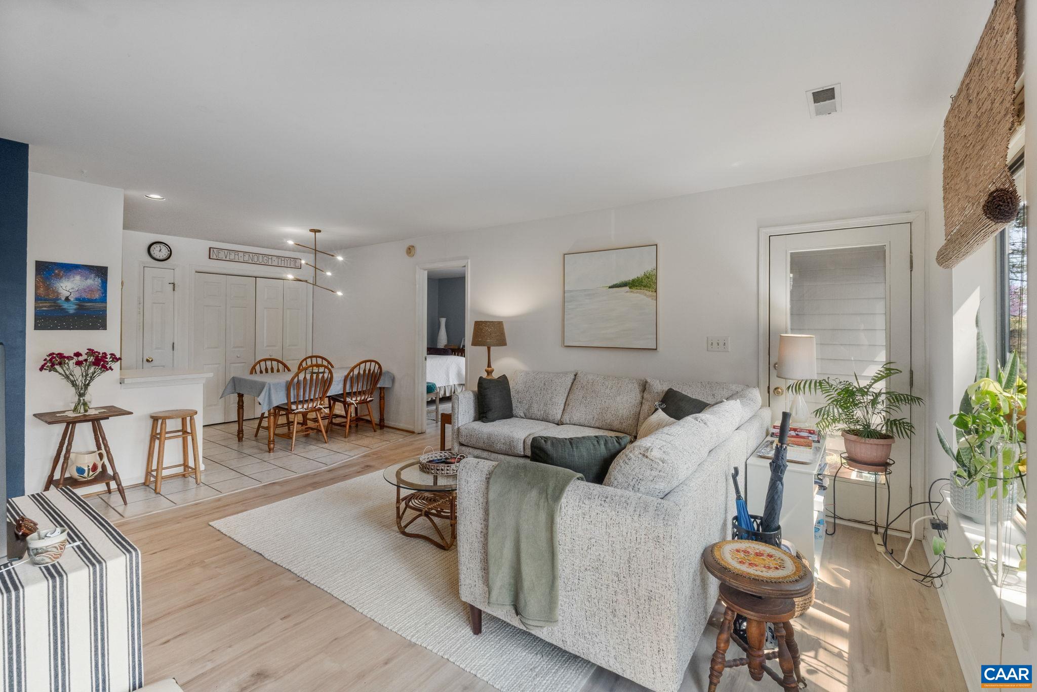 1 RIDGEVIEW CIR, CHARLOTTESVILLE, Virginia 22902, 3 Bedrooms Bedrooms, ,2 BathroomsBathrooms,Residential,1 RIDGEVIEW CIR,675133 MLS # 675133