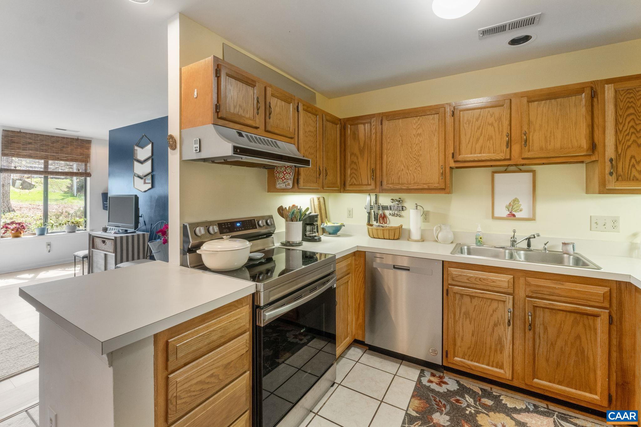 1 RIDGEVIEW CIR, CHARLOTTESVILLE, Virginia 22902, 3 Bedrooms Bedrooms, ,2 BathroomsBathrooms,Residential,1 RIDGEVIEW CIR,675133 MLS # 675133