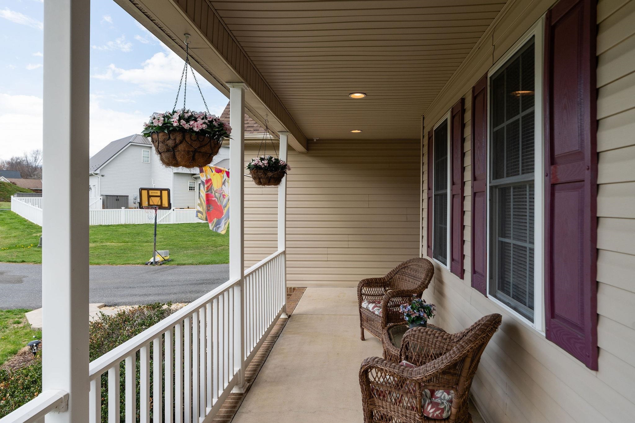 12 LITTLE JOHN CT, WAYNESBORO, Virginia 22980, 4 Bedrooms Bedrooms, ,3 BathroomsBathrooms,Residential,12 LITTLE JOHN CT,675219 MLS # 675219