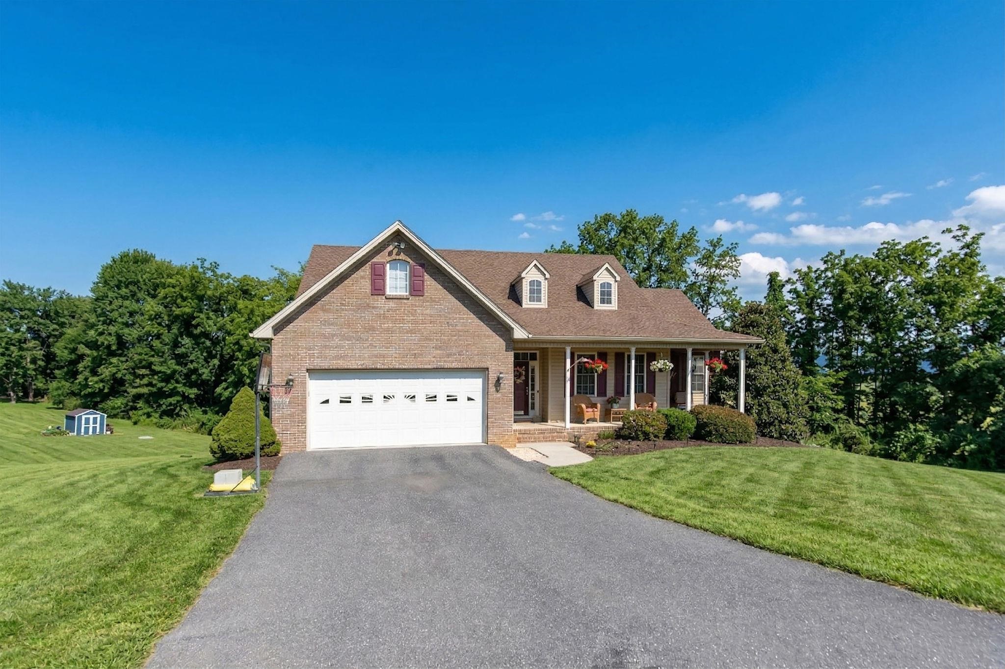 12 LITTLE JOHN CT, WAYNESBORO, Virginia 22980, 4 Bedrooms Bedrooms, ,3 BathroomsBathrooms,Residential,12 LITTLE JOHN CT,675219 MLS # 675219