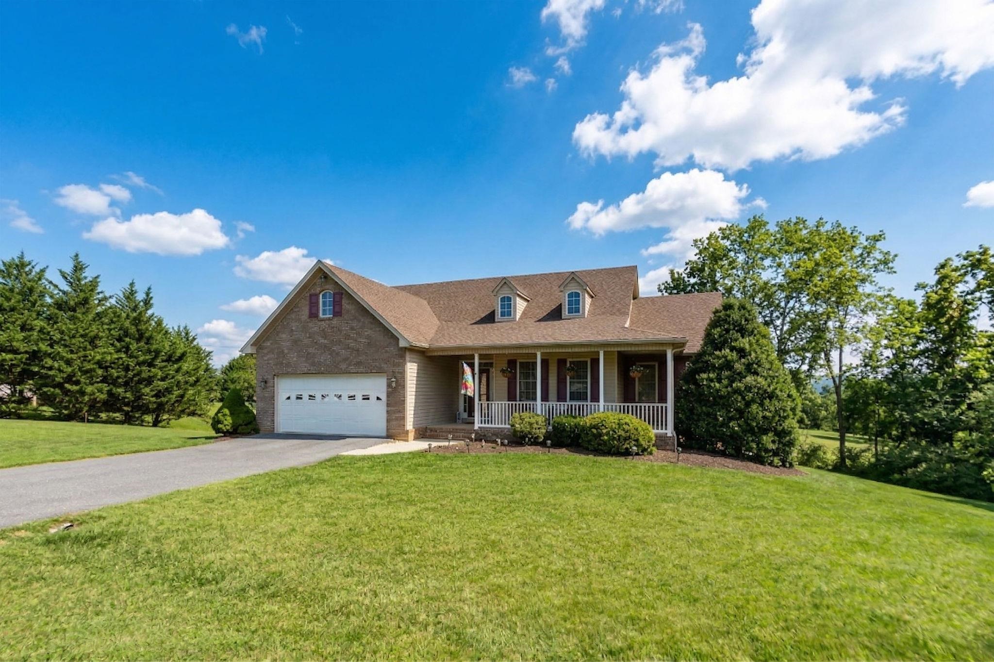 12 LITTLE JOHN CT, WAYNESBORO, Virginia 22980, 4 Bedrooms Bedrooms, ,3 BathroomsBathrooms,Residential,12 LITTLE JOHN CT,675219 MLS # 675219