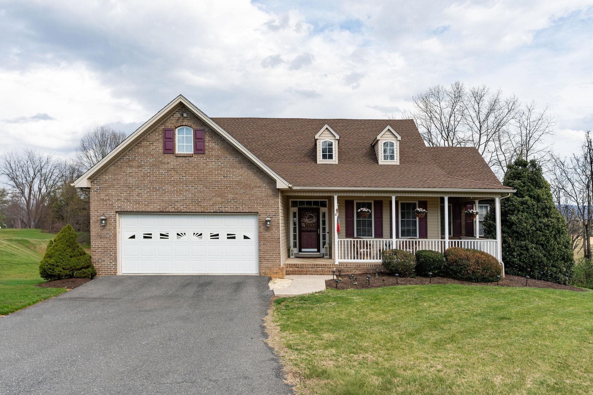 12 LITTLE JOHN CT, WAYNESBORO, Virginia 22980, 4 Bedrooms Bedrooms, ,3 BathroomsBathrooms,Residential,12 LITTLE JOHN CT,675219 MLS # 675219