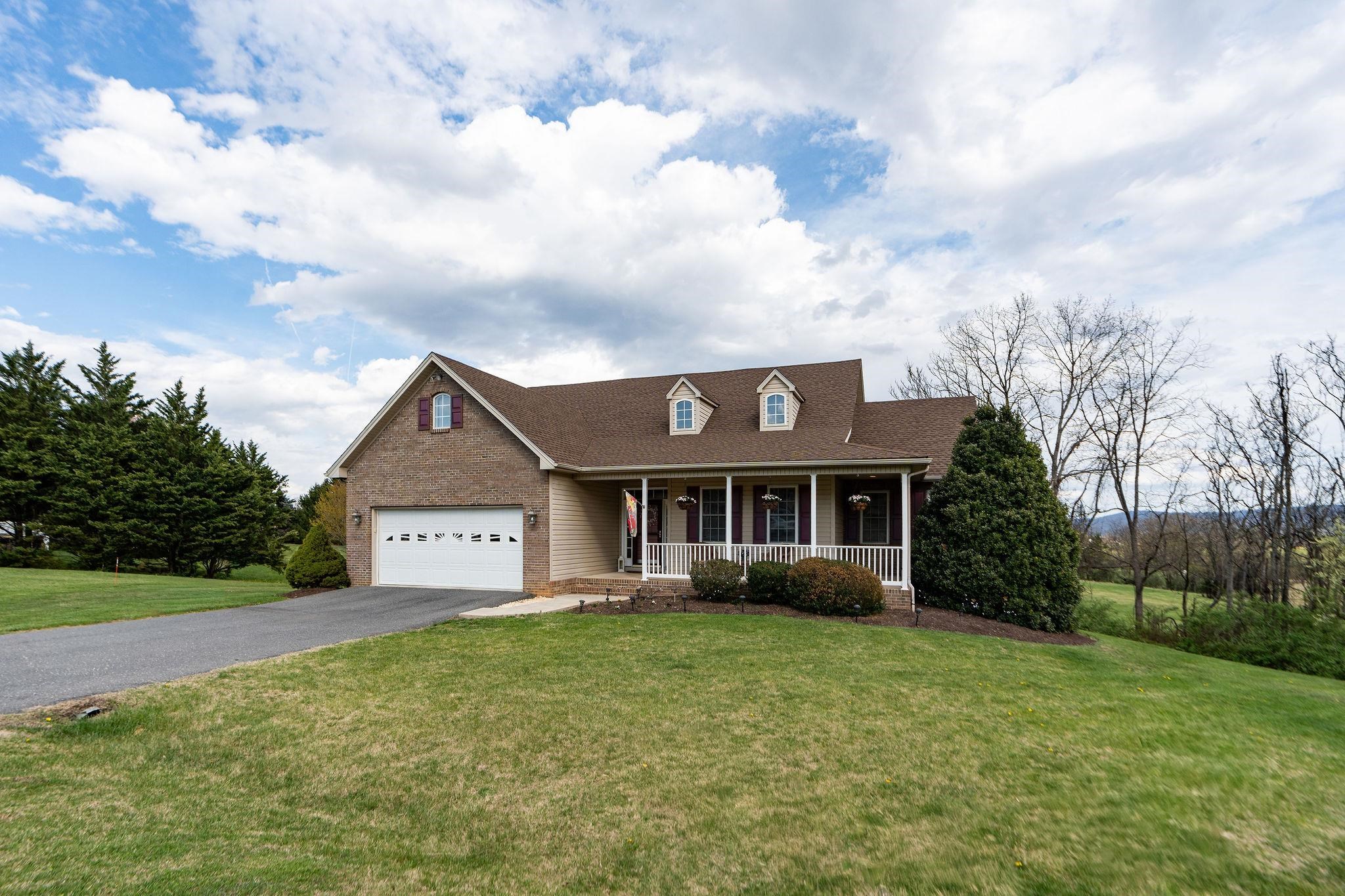 12 LITTLE JOHN CT, WAYNESBORO, Virginia 22980, 4 Bedrooms Bedrooms, ,3 BathroomsBathrooms,Residential,12 LITTLE JOHN CT,675219 MLS # 675219